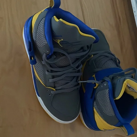 Jordan Flights made in Indonesia blue gray yellow size 6 youth brand new